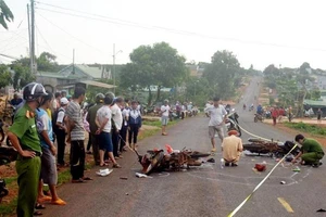 Xe máy đấu đầu, 3 người thương vong