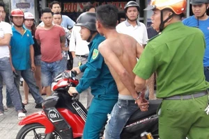 Thanh niên nghi ngáo đá, gặp ai cũng tấn công