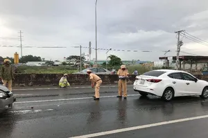 Hóc Môn: Tai nạn liên hoàn giữa 5 ô tô trên quốc lộ