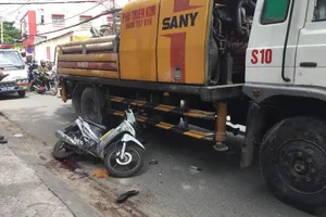 Bị xe tải cuốn vào gầm, một tài xế grap tử vong