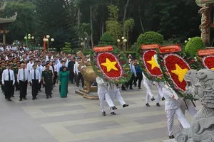 Dâng hương tưởng niệm nhân 71 năm Ngày Thương binh Liệt sĩ 