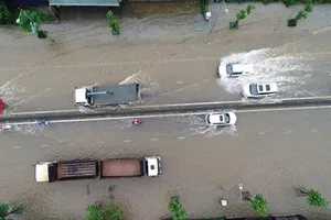 Quảng Ninh: Dốc Đèo Bụt tiếp tục ngập, giao thông tê liệt