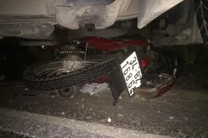 Tai nạn liên hoàn vì xe máy chạy ngược chiều trong làn ô tô