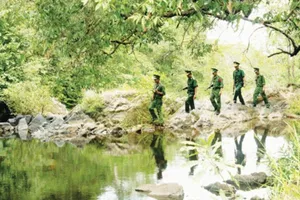 Mang ma túy thuê sang Trung Quốc, bị biên phòng bắt giữ