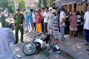 Nhiều thanh niên uống cà phê khống chế 2 tên cướp gần nửa tỉ