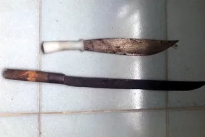 Khởi tố 5 trai làng phóng dao làm 2 người thương vong