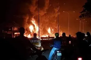 Khởi tố vụ lật xe bồn gây cháy làm 6 người chết ở Bình Phước