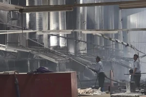 Bình Dương: Cháy xưởng gỗ lúc giữa trưa