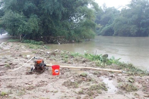 Quảng Ngãi: 1 người mất tích trong lũ khi vượt sông