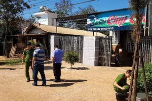 Gọi chủ nhà ra nói chuyện rồi nã đạn vào người