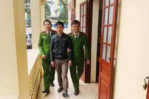 Xưng phóng viên, bắt doanh nghiệp chi 50 triệu