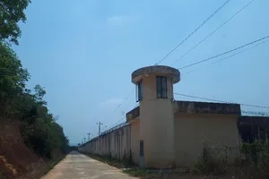 Bắt 2 nghi phạm giúp sức 4 bị can cắt cửa nhà tạm giữ