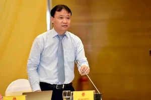 Vụ xe công đón người nhà bộ trưởng: Kỷ luật ra sao?