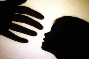 Đưa bé gái 14 tuổi xuống chân cầu làm bậy