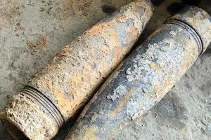 Cưa đầu đạn, 2 vợ chồng thương vong 