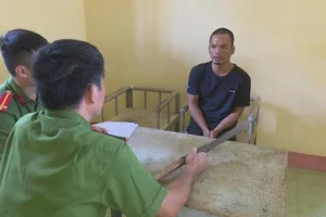  Dùng dao chặt chuối chém gục bạn rồi nhậu tiếp