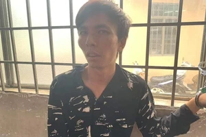 Bị trộm hết tiền, 1 thanh niên cướp tài xế Grab Bike ở Thủ Đức