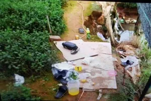 Đôi nam nữ ôm nhau chết dưới hồ nước