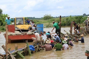 Đã cứu được đê vỡ ở Đắk Lắk