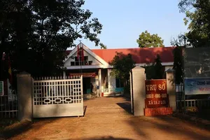 Kiểm điểm chủ tịch HĐND xã thiếu trách nhiệm giáo dục chồng