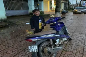 Công an đã đưa bé 13 tuổi chạy xe máy gần 300 km về nhà