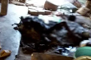 1 phụ nữ chết cháy vì quấn chăn ngủ cạnh bếp lửa