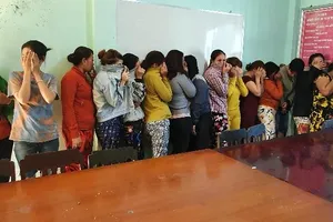 Sòng bạc 17 'quý bà' có phục vụ thức ăn, võng nghỉ