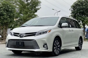 Công an TP.HCM tìm chủ ô tô Toyota Sienna biển số Campuchia