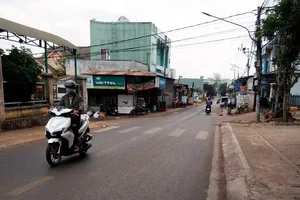 Thanh niên giật dây chuyền ngã ra đường cùng nữ nạn nhân