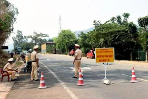 Chi tiết hành vi đánh cảnh sát của người trốn cách ly