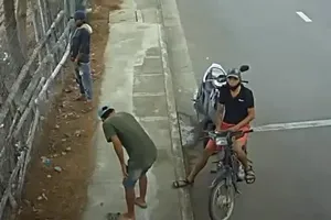 Bắt nhóm leo rào trộm giữa ban ngày ở Nha Trang