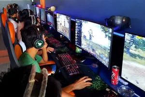 Tiệm game, phòng khám không phép vẫn mở trong dịch COVID-19