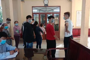 Hỗn chiến trên sân bóng, bị hại đòi bồi thường 800 triệu