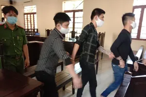 Trộm phải bỏ bớt tài sản lại vì lỡ... quá tay