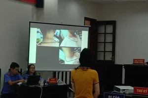 Xem lại clip mình cướp giật, nữ bị cáo 'không còn gì để nói'