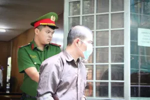 Dọa tung clip 'nóng', tống tiền người yêu cũ