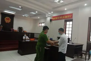 Ma túy bỏ trong bì thư