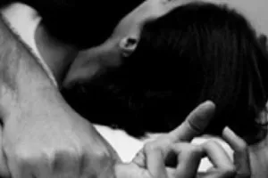 Khất nợ sau khi mua dâm, thiếu niên còn trộm điện thoại