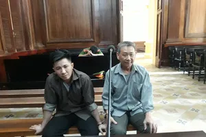 Giận vợ, vác xà beng đi phá hoại tài sản ở quán ăn