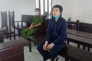 Cha bạo hành con ruột nguy kịch bị phạt 6,5 năm tù