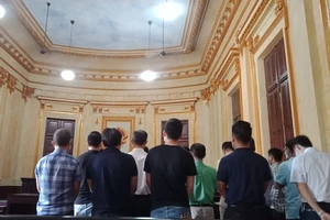 Lãnh án vì nhập lậu rác thải công nghiệp