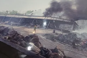 Bình Chánh: Cháy khu nhà xưởng, hai người hầu tòa