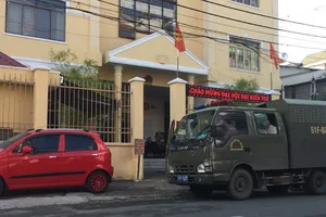 Lãnh án tù vì 'ship' sừng tê giác xuyên quốc gia