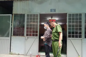 Dùng dao cạo râu 'xử' vợ vì nghi có nhân tình