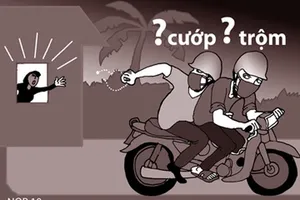 Người đàn ông đạp ngã xe, tóm gọn kẻ cướp dây chuyền