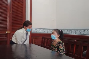 Lãnh án vì phá cửa kính, chậu cây cảnh nhà hàng xóm