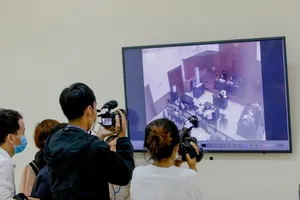 Hoãn xử vụ đổ bê tông giấu xác vì sức khỏe 1 bị cáo yếu