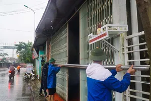 Người dân Lệ Thủy mệt mỏi vì liên tục chống chọi với bão lũ