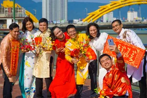 Phố phường Đà Nẵng rực rỡ trước Tết Tân Sửu