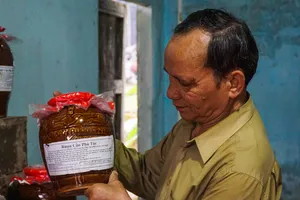 Đà Nẵng: Ông Nghĩa Bí thư ủ gần 1.000 ché rượu cần